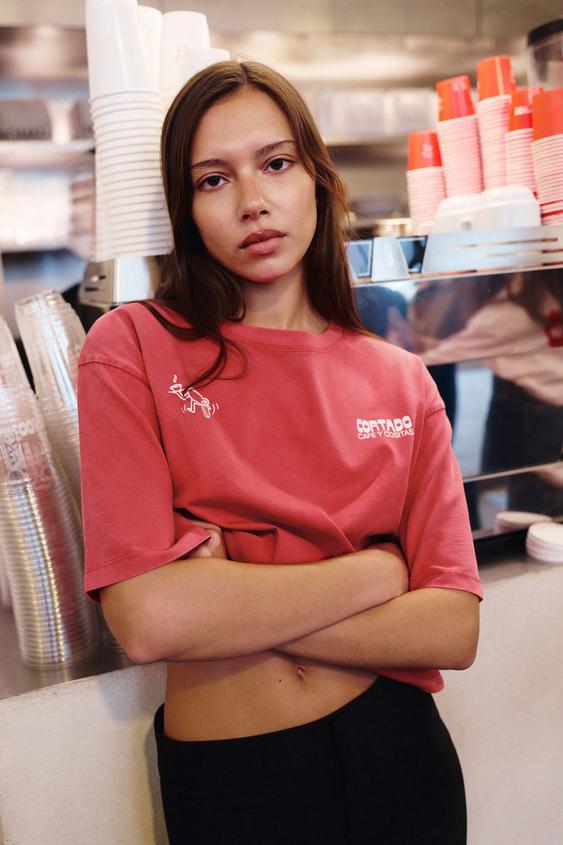 KESİK BASKILI SOLUK EFEKTLİ T-SHIRT