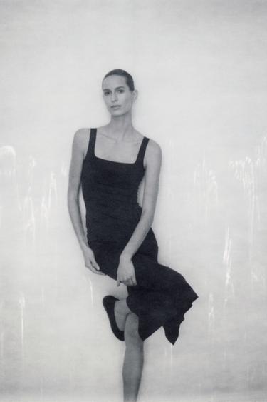 VÜCUDA OTURAN MİDİ ELBİSE