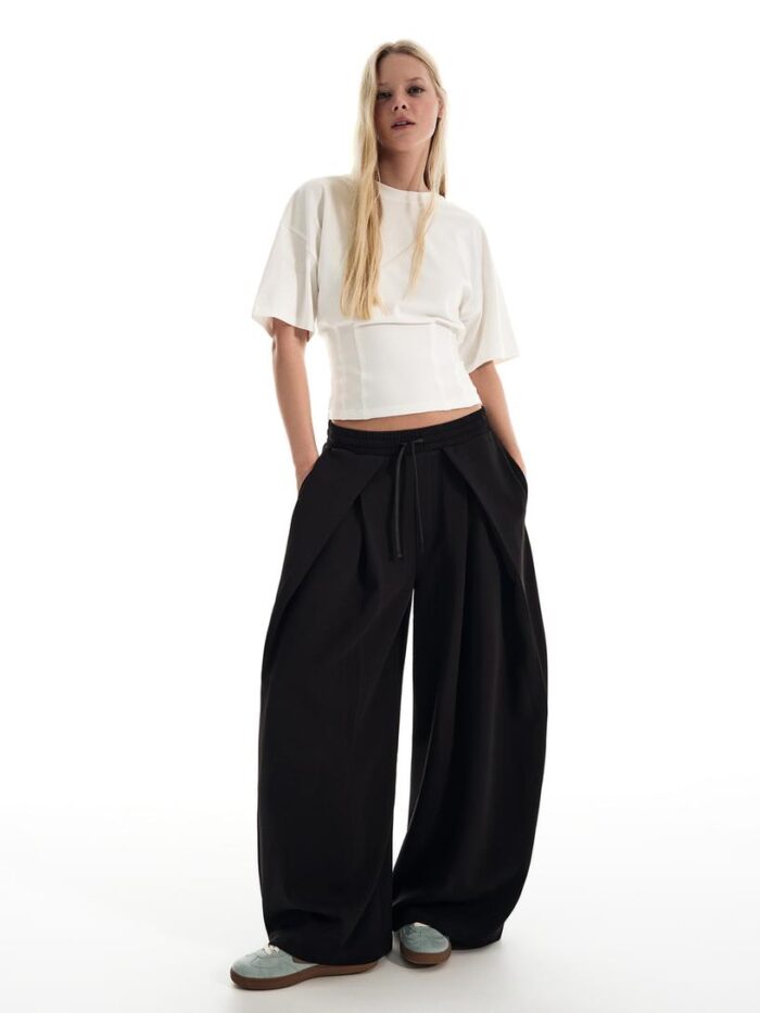 SENTETİK KAUÇUK KUMAŞ GÖRÜNÜMLÜ STOPERLİ GENİŞ PAÇA PANTOLON