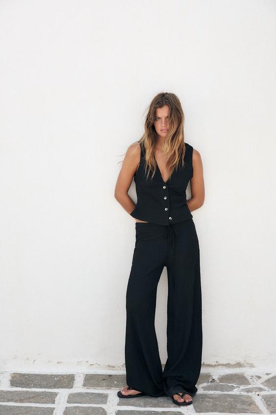 SİYAH DOKULU DÜĞMELİ YELEK TOP