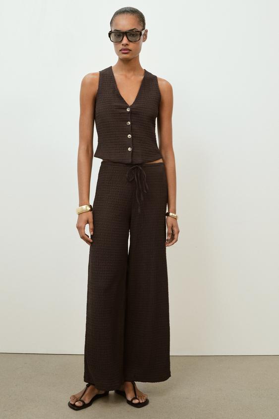 ÇİKOLATA RENGİ DOKULU DÜĞMELİ YELEK TOP