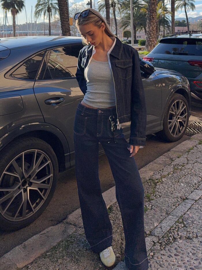 YÜKSEK BEL DİKİŞSİZ CEPLİ GENİŞ PAÇA JEAN