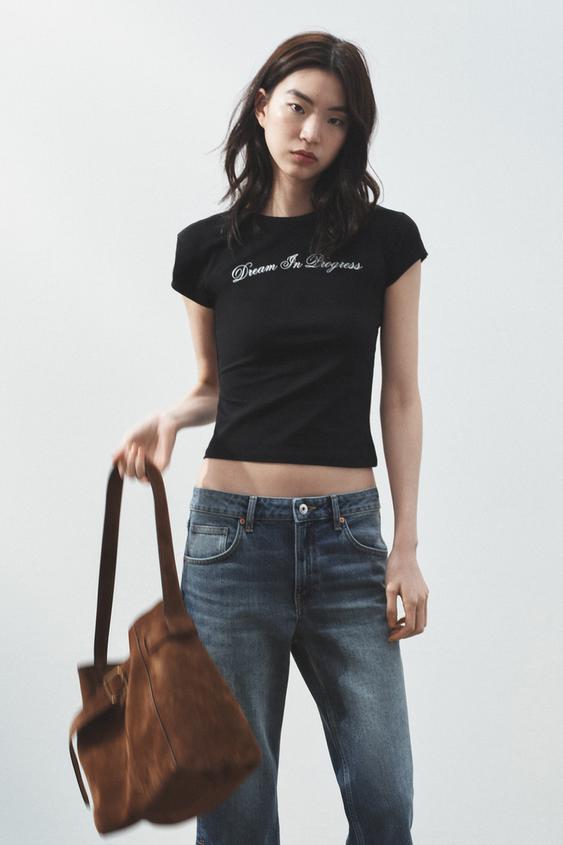 SİYAH ÖNÜ YAZILI T-SHIRT