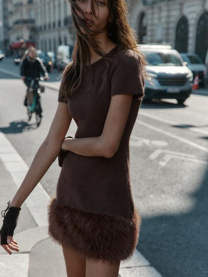 SUNİ KÜRK DETAYLI TRİKO ELBİSE