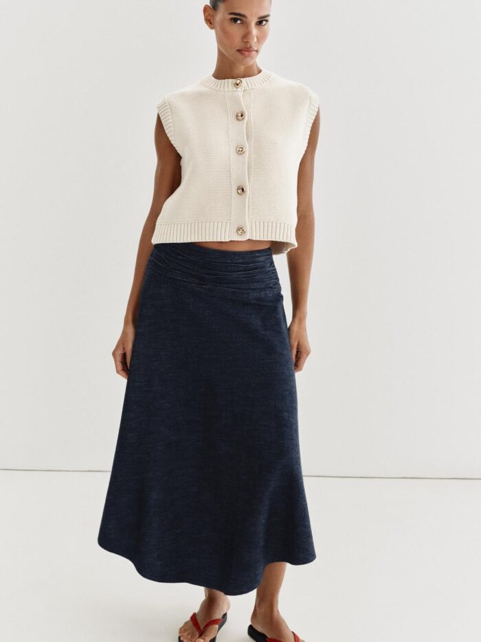 ALTIN DÜĞMELİ TRİKO YELEK