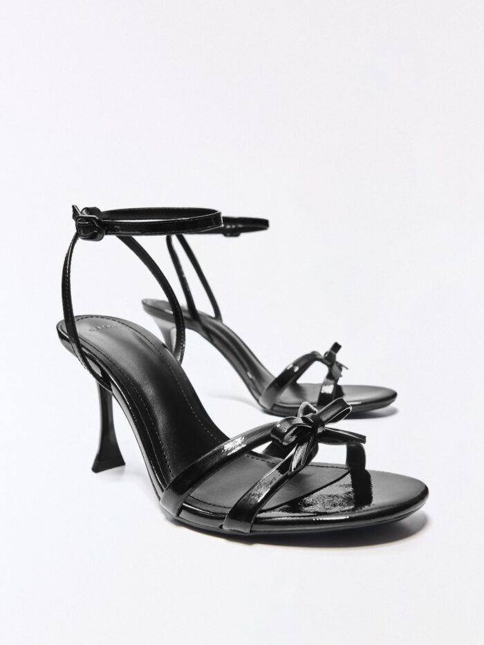 FİYONKLU TOPUKLU SANDALET