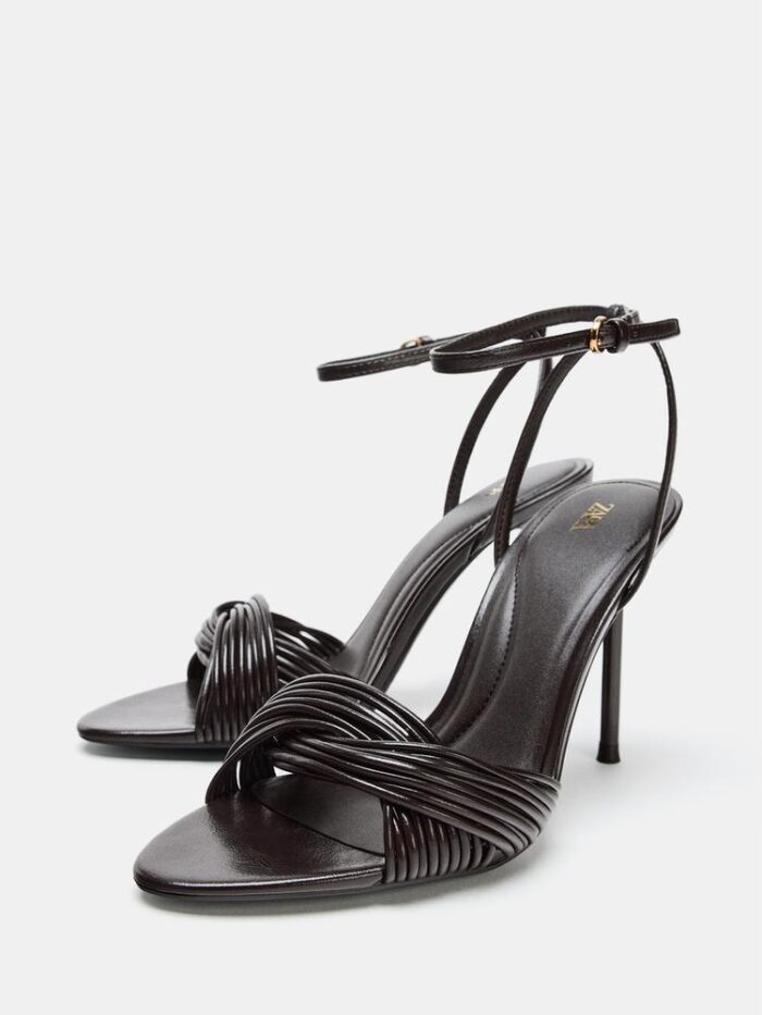 BANTLI TOPUKLU SANDALET