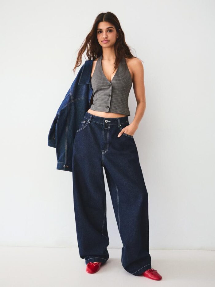 KARELİ VÜCUDA OTURAN HALTER YELEK