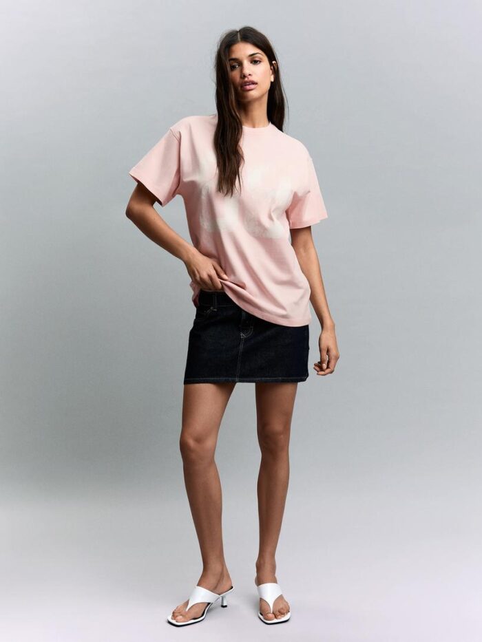 PEMBE RENK KISA KOLLU BASKILI TİŞÖRT