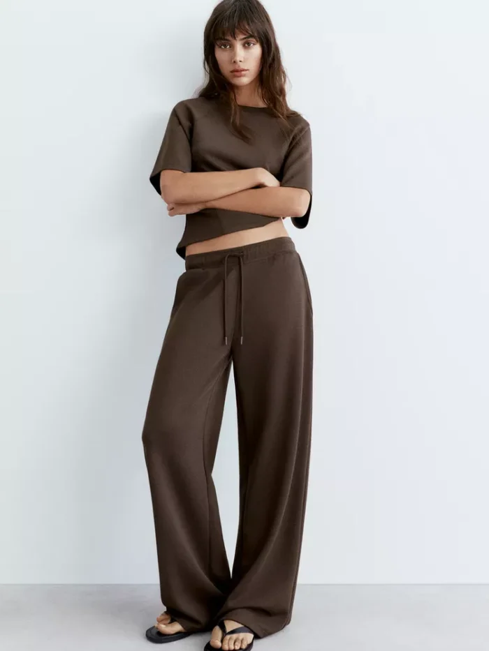 KAHVERENGİ YUMUŞAK DOKUNUŞLU GENİŞ PAÇA PANTOLON