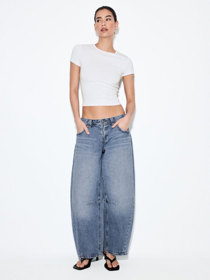 LOW-WAIST BARREL JEANS