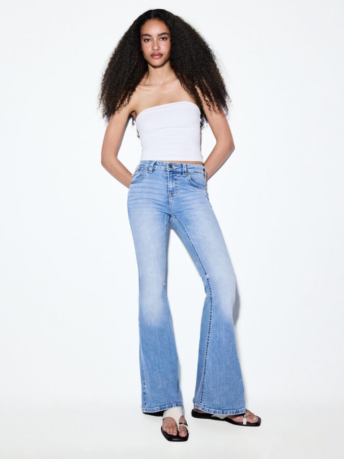D04 LOW-RISE FLARED JEANS